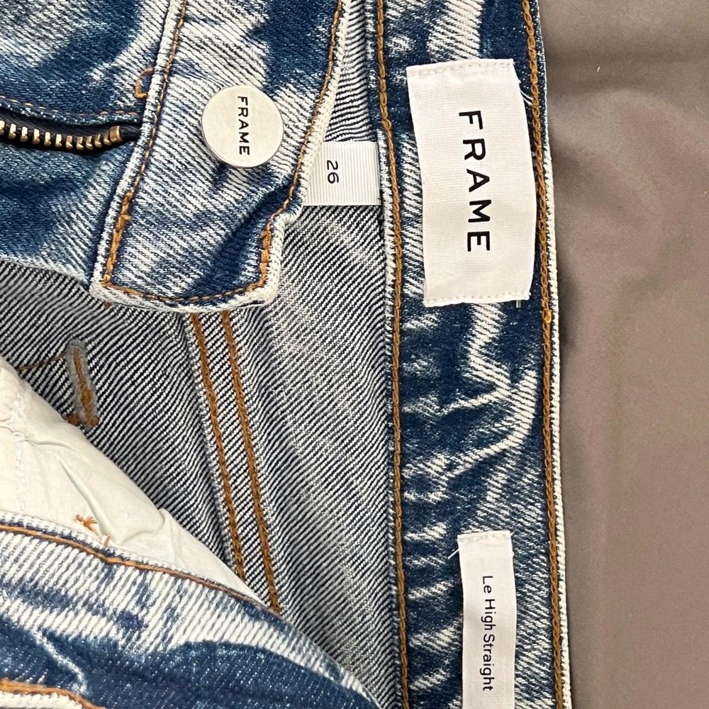 FRAME le high straight Jeans